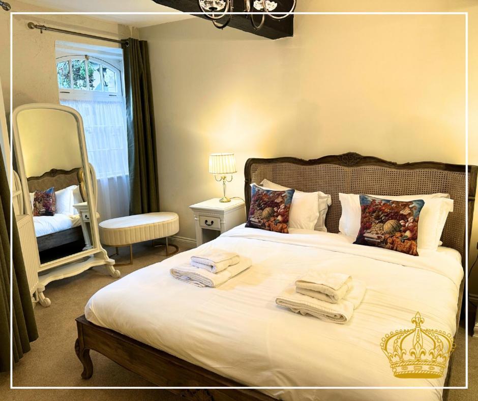 The Old Crown Coaching Inn Swindon Kültér fotó